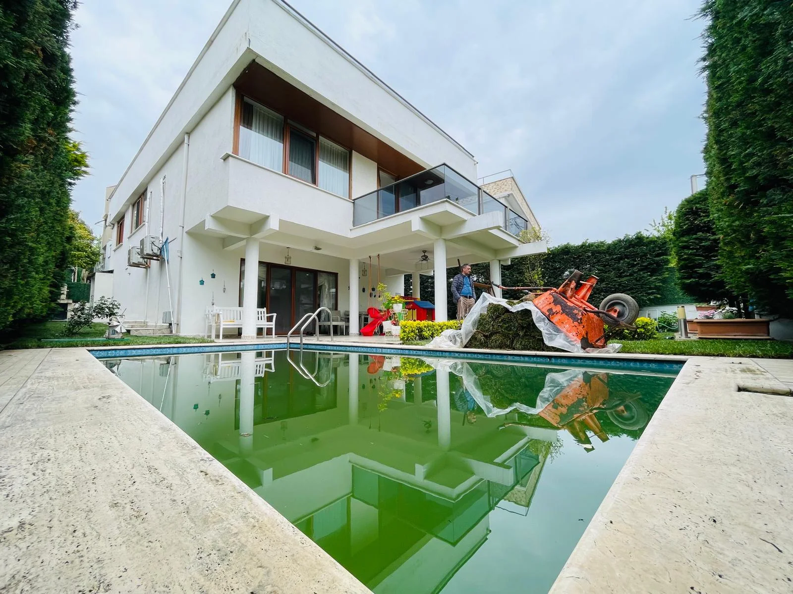 ADA İÇERİSİNDE MÜSTAKİL HAVUZLU DENİZ MANZARALI EŞYALI 6+2 VİLLA - Bayramoğlu mah., Darıca 6+1 300m² satılık